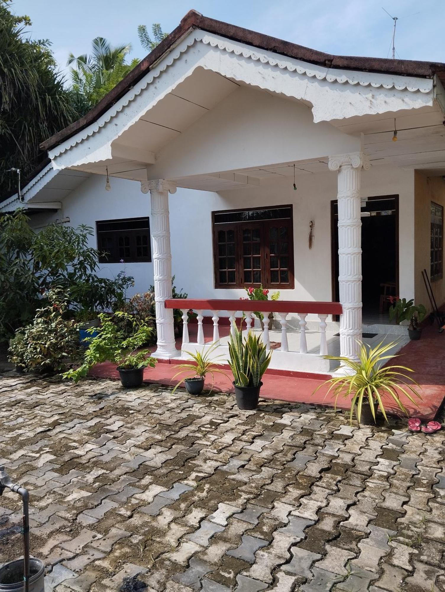 Mirissa White House Hotel Exterior foto
